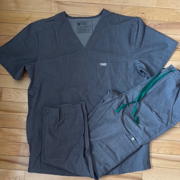 Figs Black Scrub Set - Picture 2 of 9